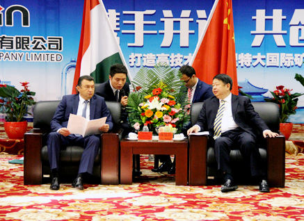陈景河与塔吉克斯坦总理科希尔•拉苏尔佐达举行会谈