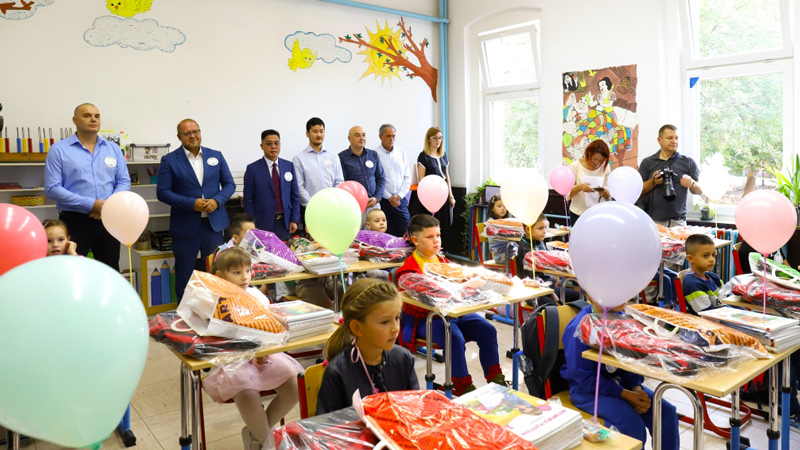 为了未来：塞紫金助力博尔学子新学年启航