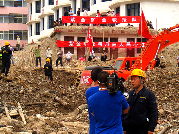 中国甘肃舟曲发生特大泥石流灾害，紫金矿业再次组建救援队前往救援