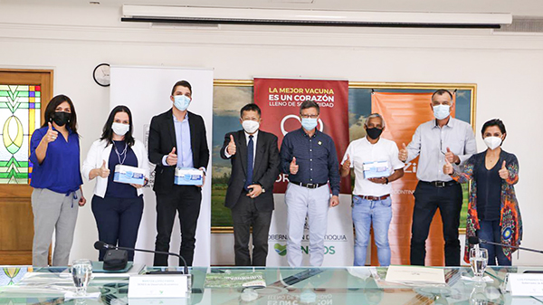 紫金矿业代表福建向哥伦比亚安蒂奥基亚省捐赠医用口罩