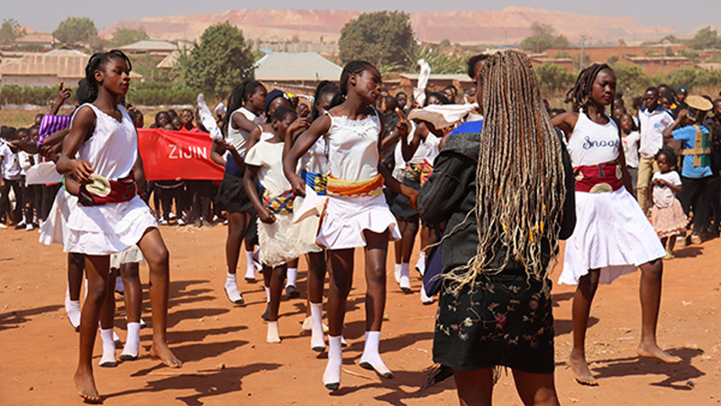 穆索诺伊举办首届“紫金杯”刚果（金）社区小学夏令营