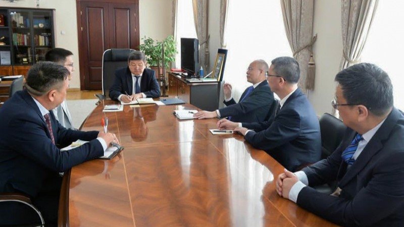 吉尔吉斯斯坦总理扎帕罗夫会见紫金矿业代表团